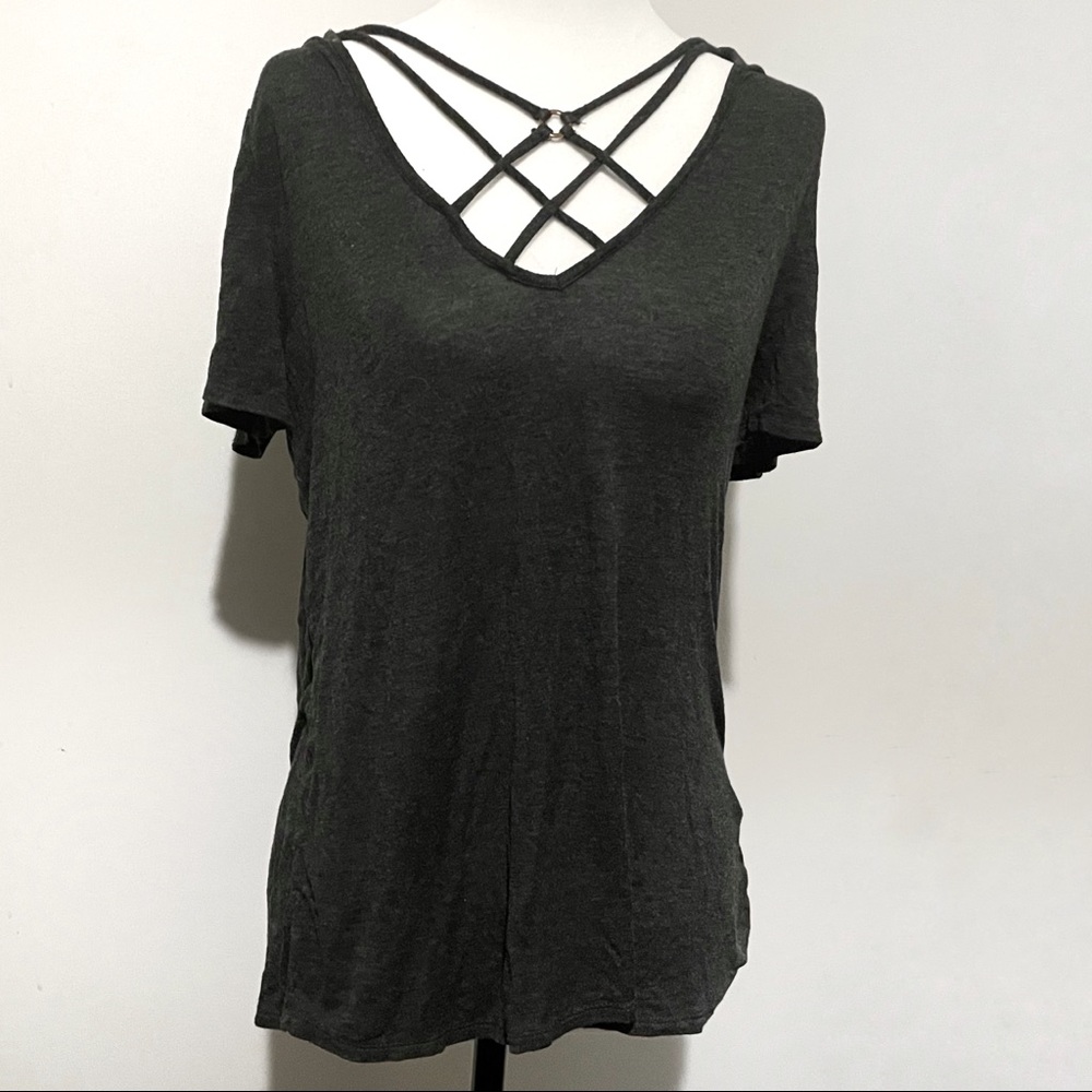 ❤️‍🔥3/$22❤️‍🔥 Strappy front gray t-shirt with gold ring detail